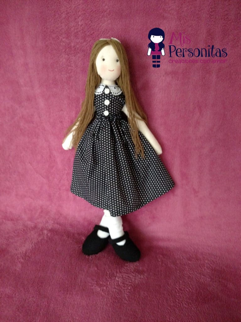 Muñeca de tela personalizada vestido con lunares