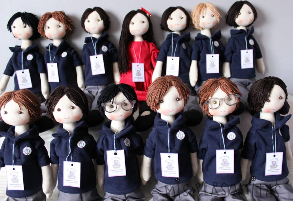 muñecos escolares