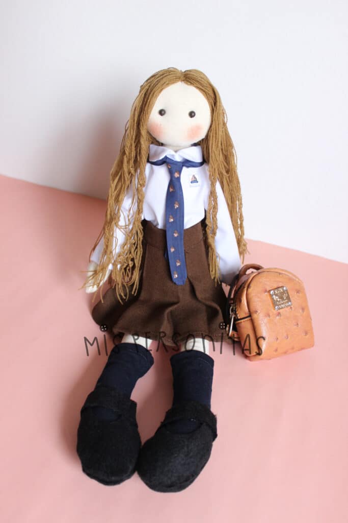 muñeca escolar