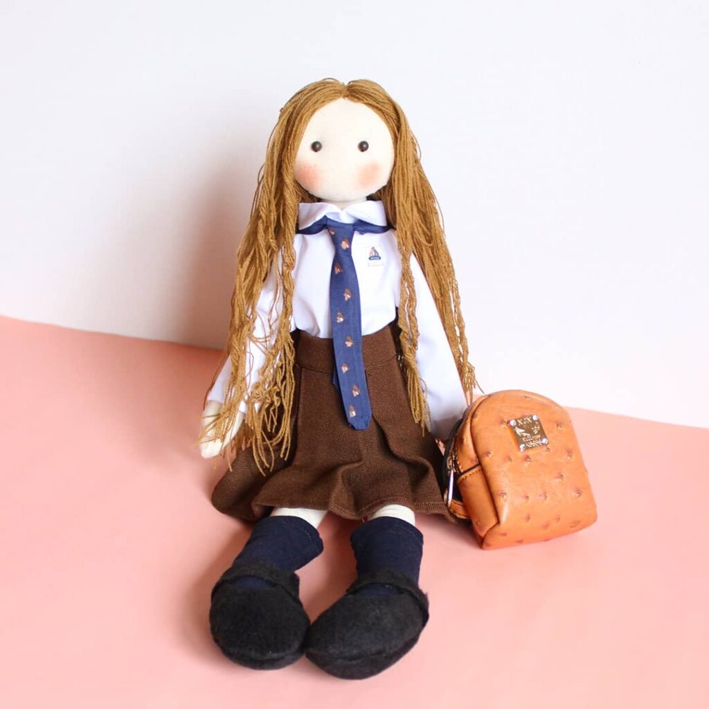 muñeca escolar