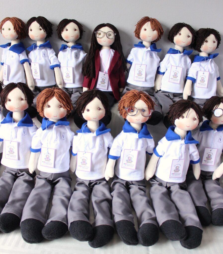 muñecos escolares
