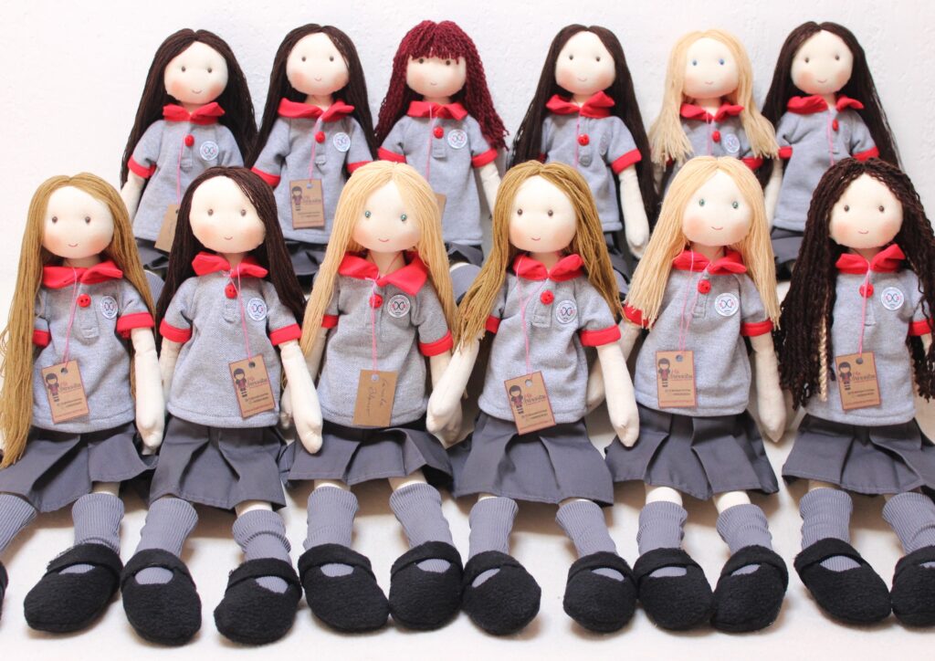 muñecas  escolares