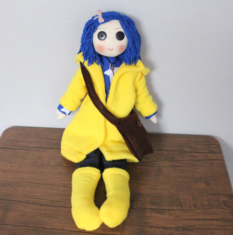 Muñeca de tela Coraline