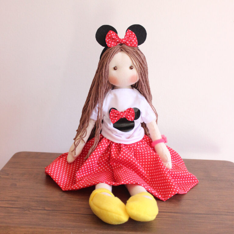 muñeca de tela minnie