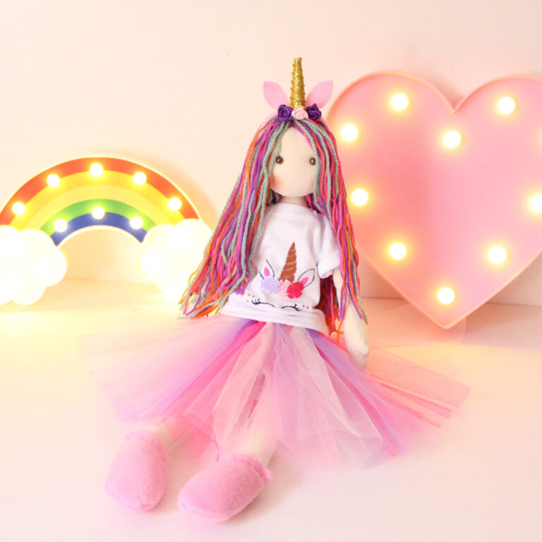Muñeca de tela unicornio