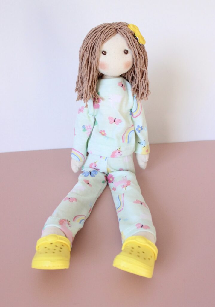 muñeca de tela pijama